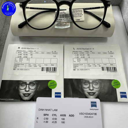 TRÒNG KÍNH KIỂM SOÁT CẬN THỊ ZEISS MYOCARE